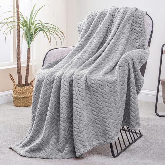 Light Grey Knit Jacquard Weave Pattern Decorative Warm Flannel Bed/Sofa Blanket - Picture 2 of 16